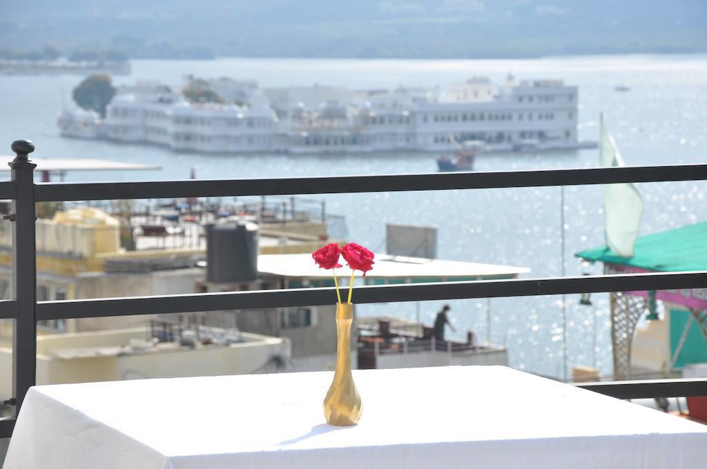 Hotel Lake Paradise Udaipur Kamer foto